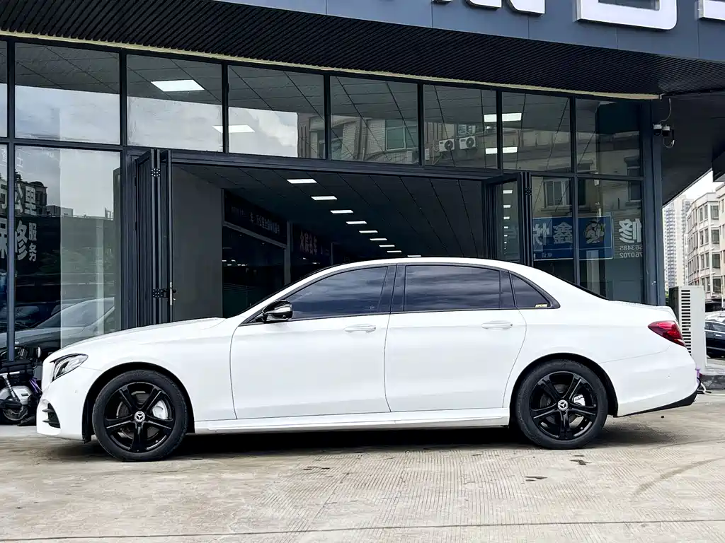 Mercedes-Benz E-Class — миниатюра 4