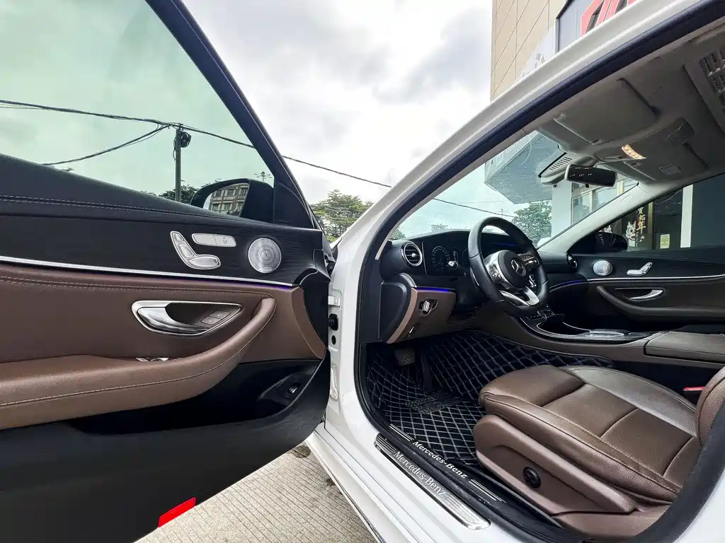 Mercedes-Benz E-Class — миниатюра 8