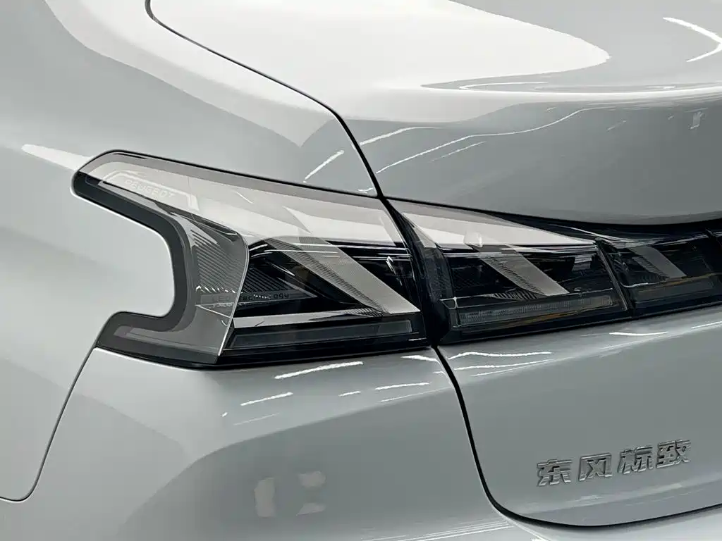 Peugeot 408 — миниатюра 10