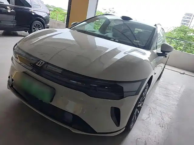 2025 Zeekr 007