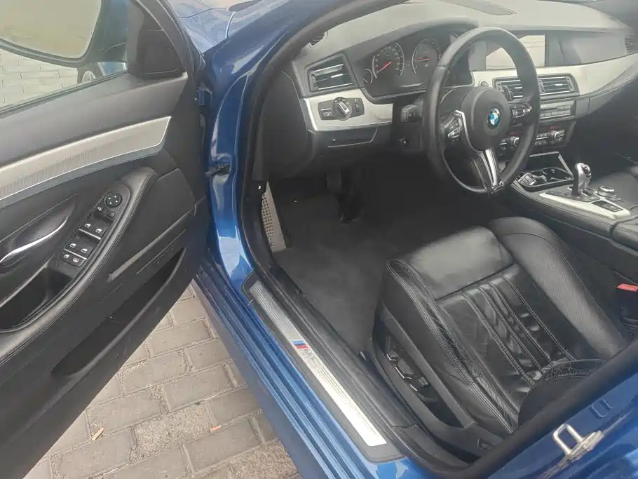 BMW M5 — миниатюра 9