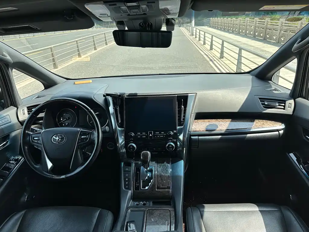 Toyota Alphard 2021 2.5L Premium