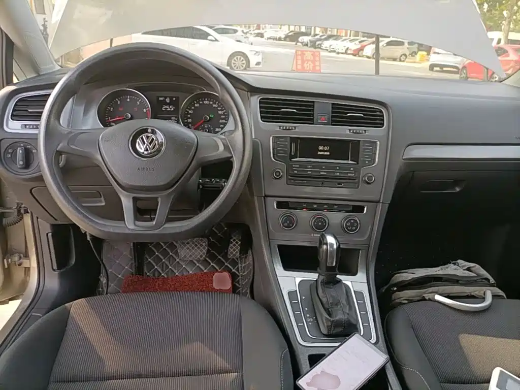 Volkswagen Golf — миниатюра 10