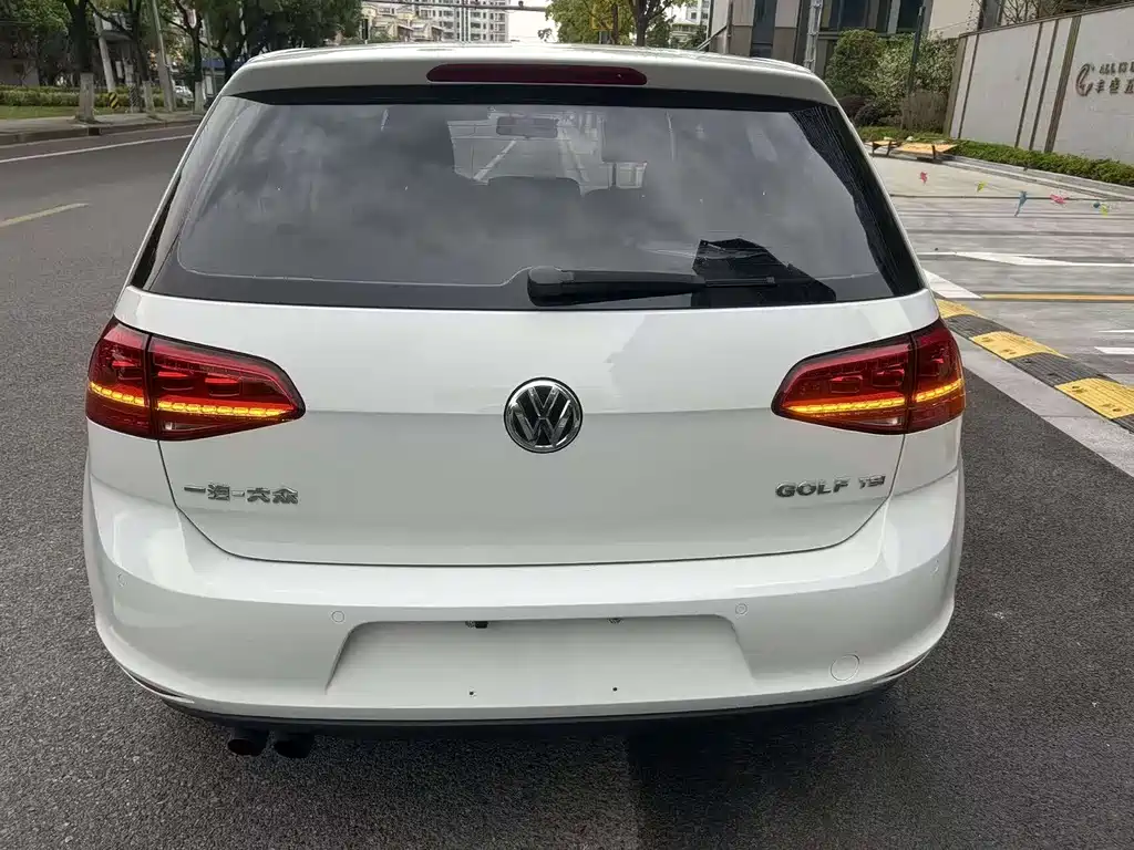 Volkswagen Golf 2016 230TSI AT Comfort