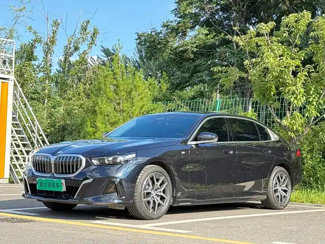 2024 BMW i5