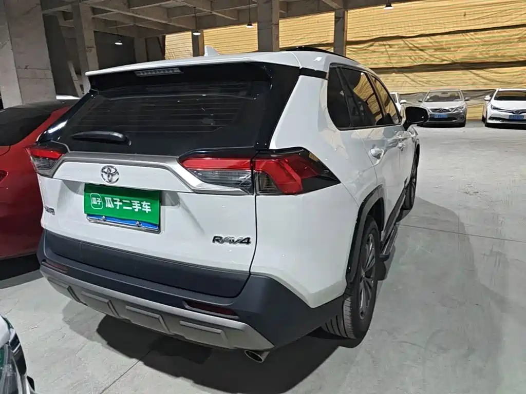 Toyota RAV4 — миниатюра 4