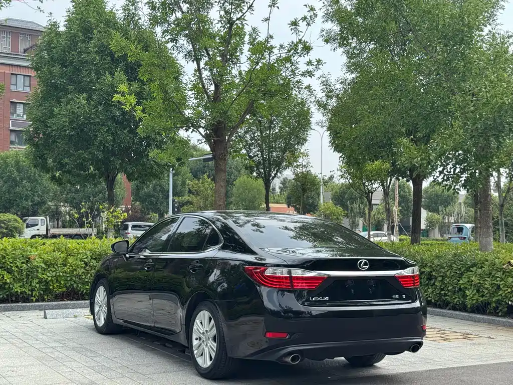 Lexus ES — миниатюра 11