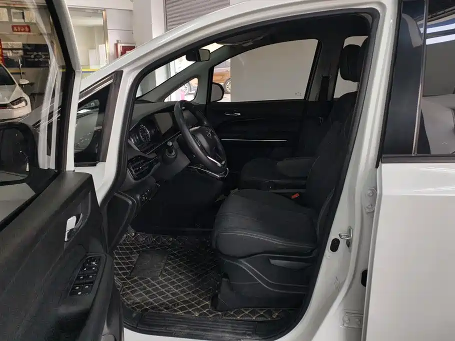 GAC Motor Trumpchi M6 — миниатюра 9