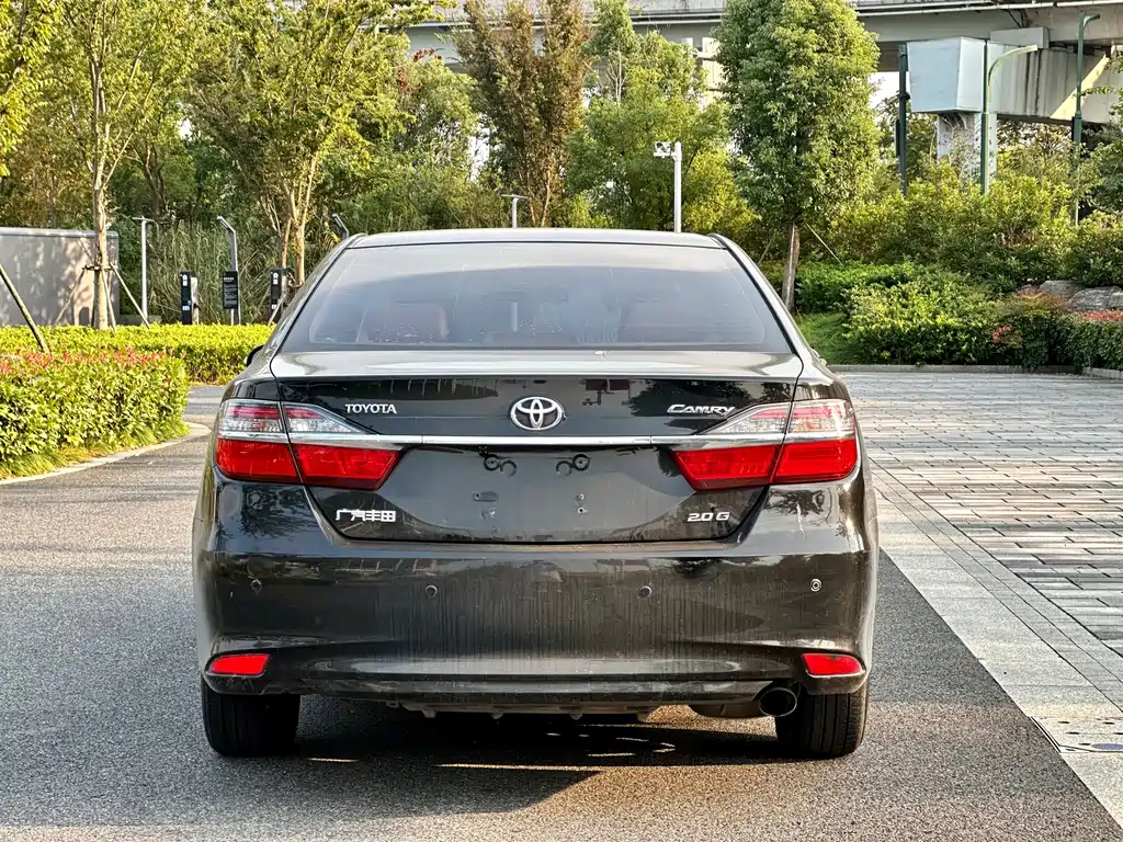 Toyota Camry — миниатюра 5