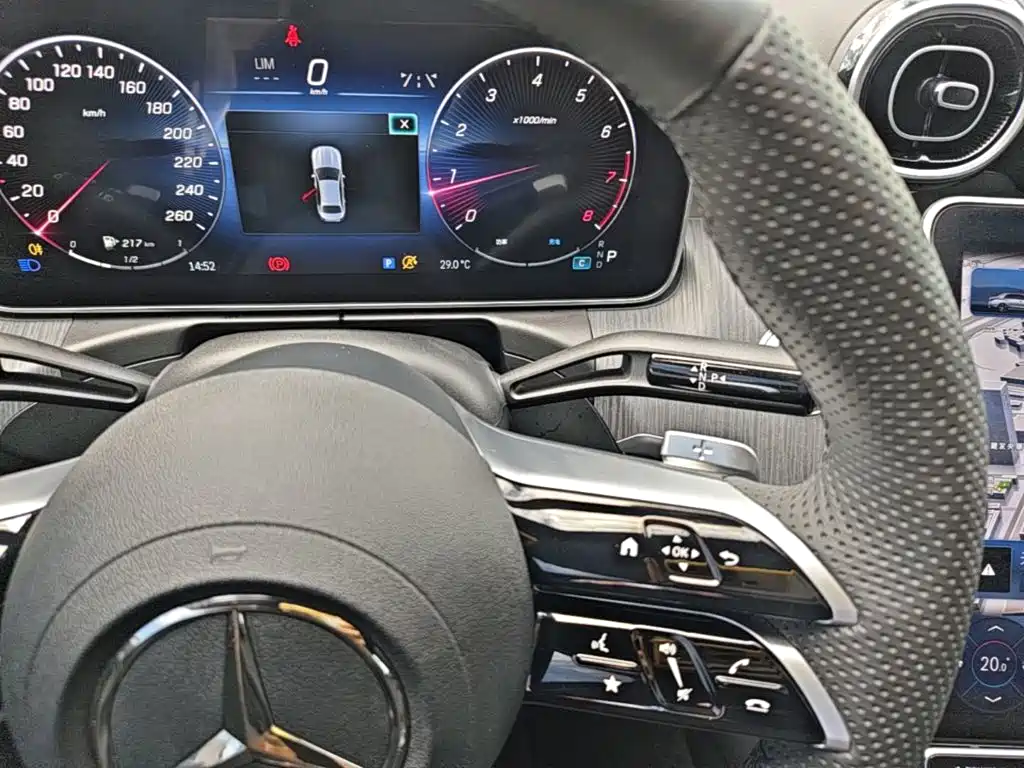 Mercedes-Benz C-Class — миниатюра 14