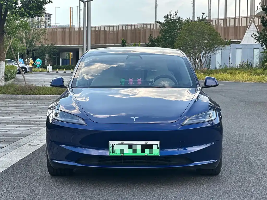Tesla Model 3 — миниатюра 2