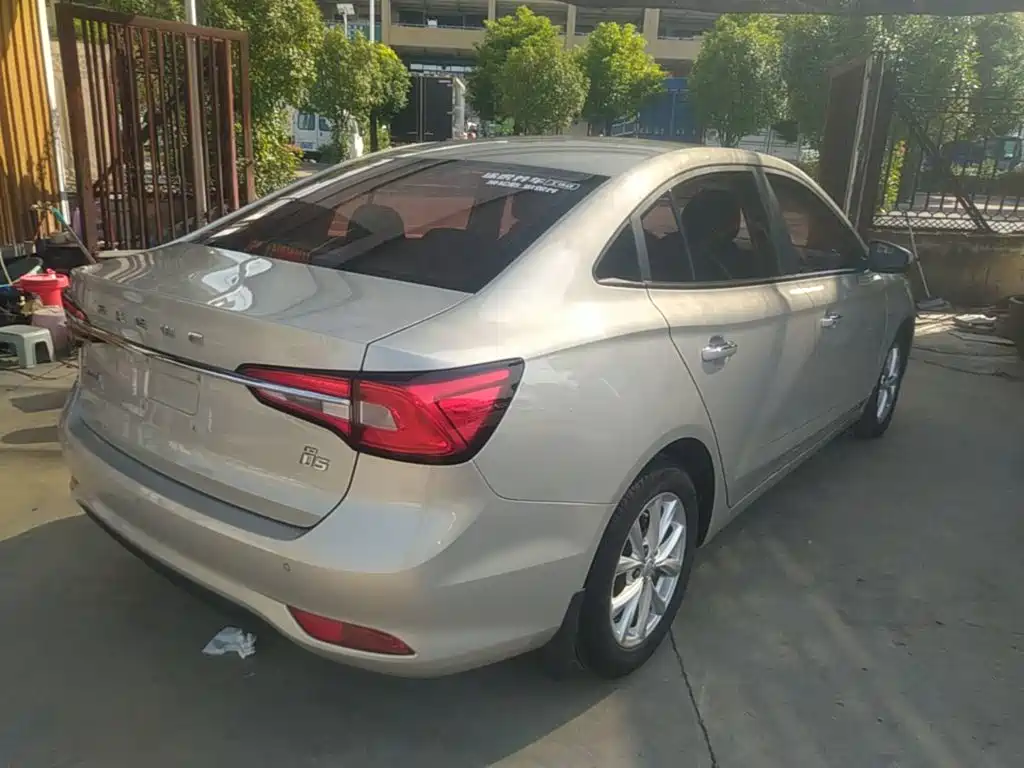 Roewe i5 — миниатюра 7