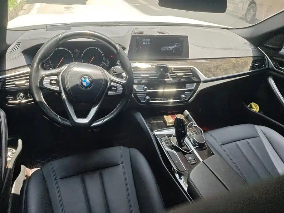 BMW 5 Series — миниатюра 12