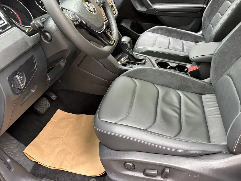 Volkswagen Tiguan L L 2018 380TSI AT Luxury