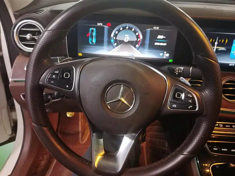 MERCEDES-BENZ E CLASS