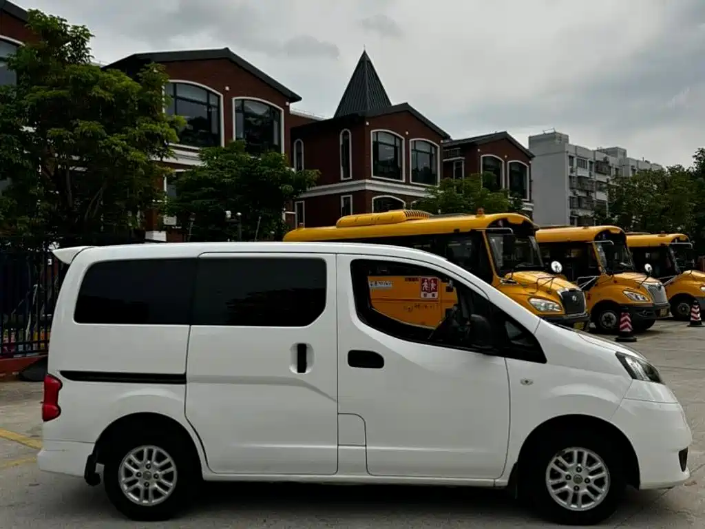 Nissan NV200 — миниатюра 7