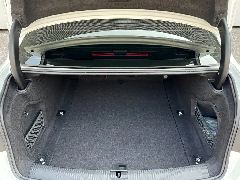 Audi A4L — миниатюра 16