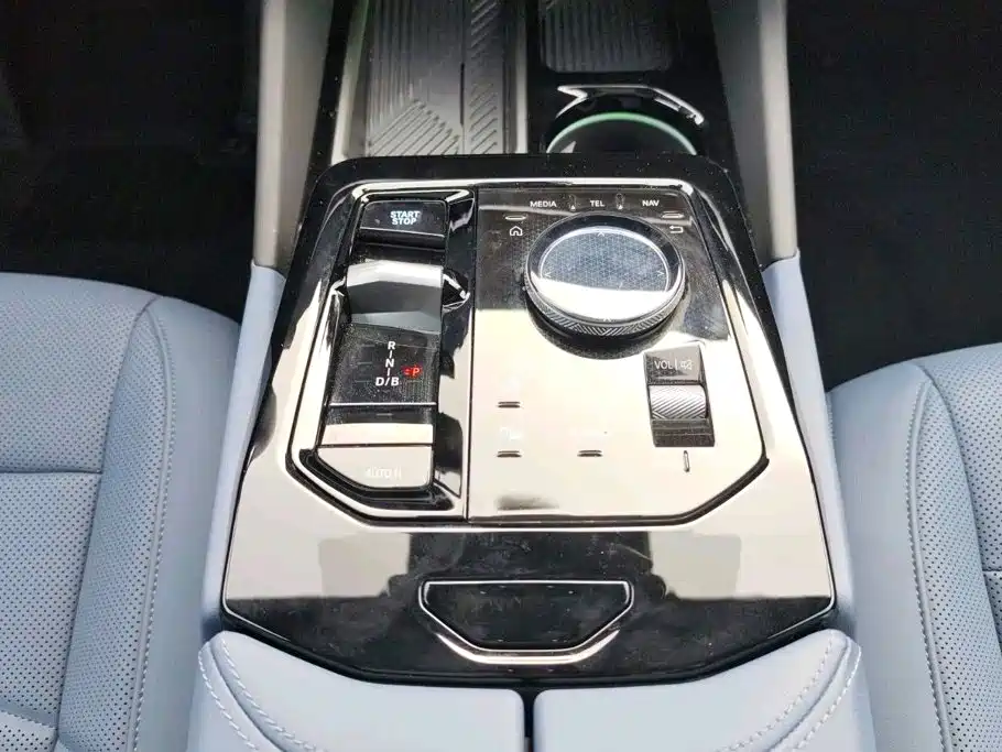 BMW i5 — миниатюра 10