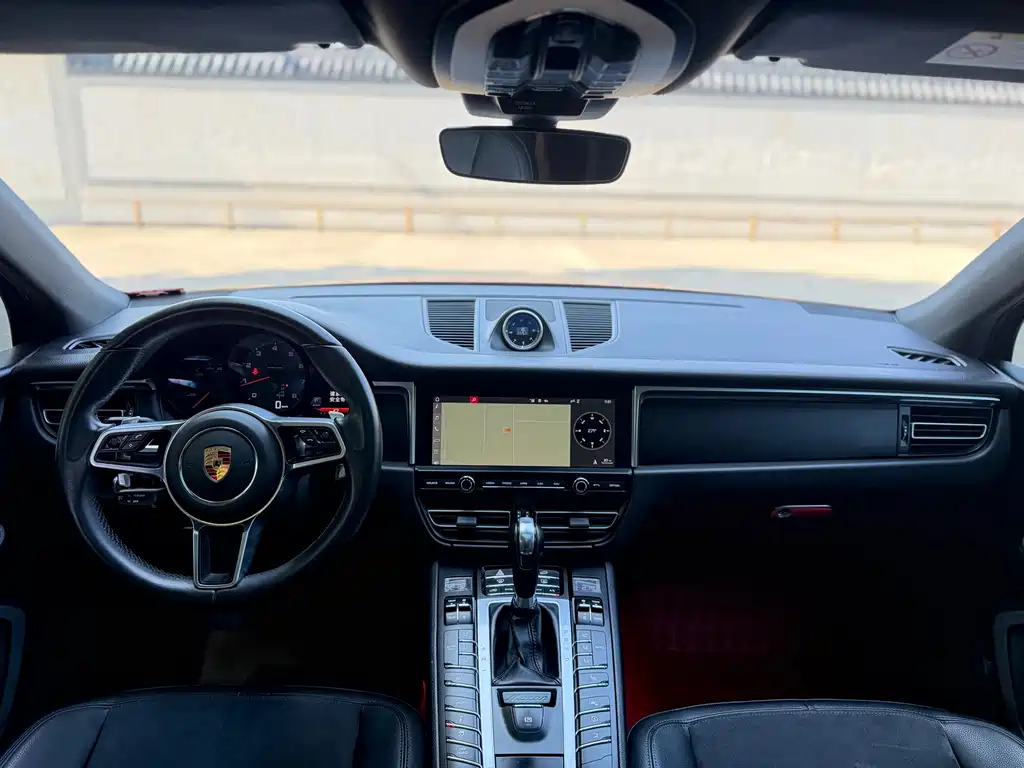 Porsche Macan — миниатюра 9
