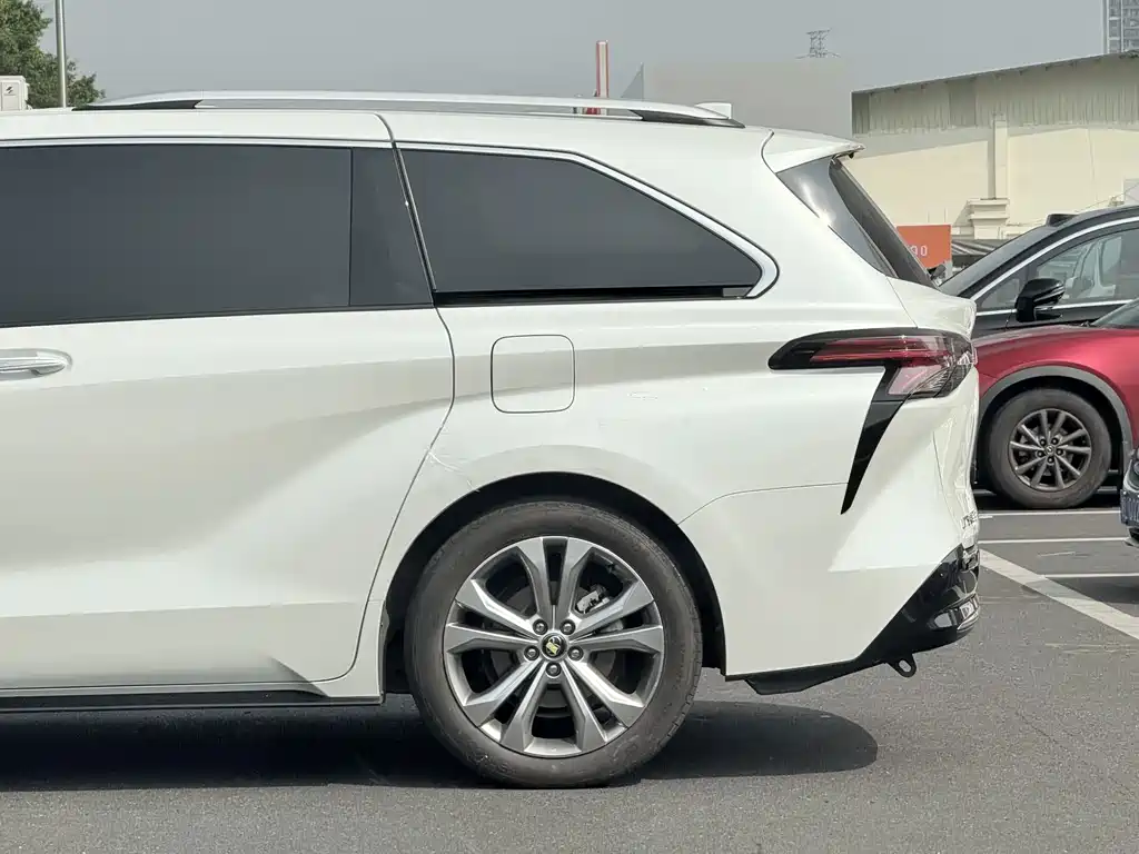 Toyota Sienna — миниатюра 7