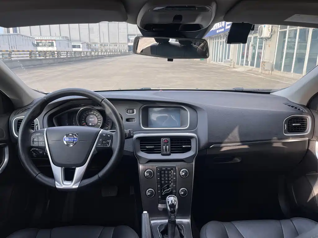 Volvo V40 — миниатюра 5