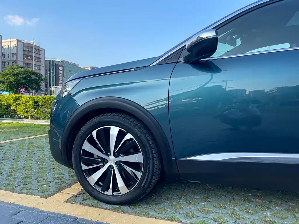 Peugeot 5008 2017 380THP 7 мест Luxury GT
