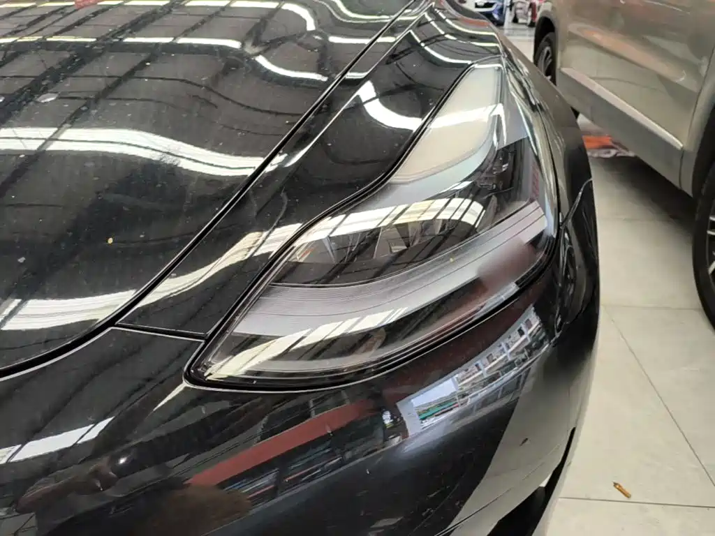 Tesla Model 3 — миниатюра 24