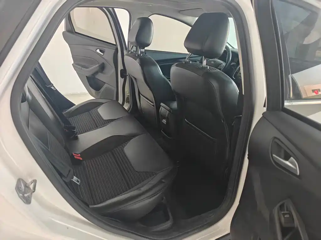 Ford Focus — миниатюра 12