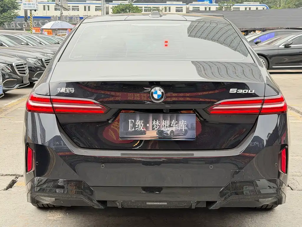 BMW 5 Series — миниатюра 16