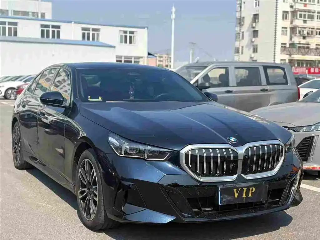 BMW 5 Series — миниатюра 3