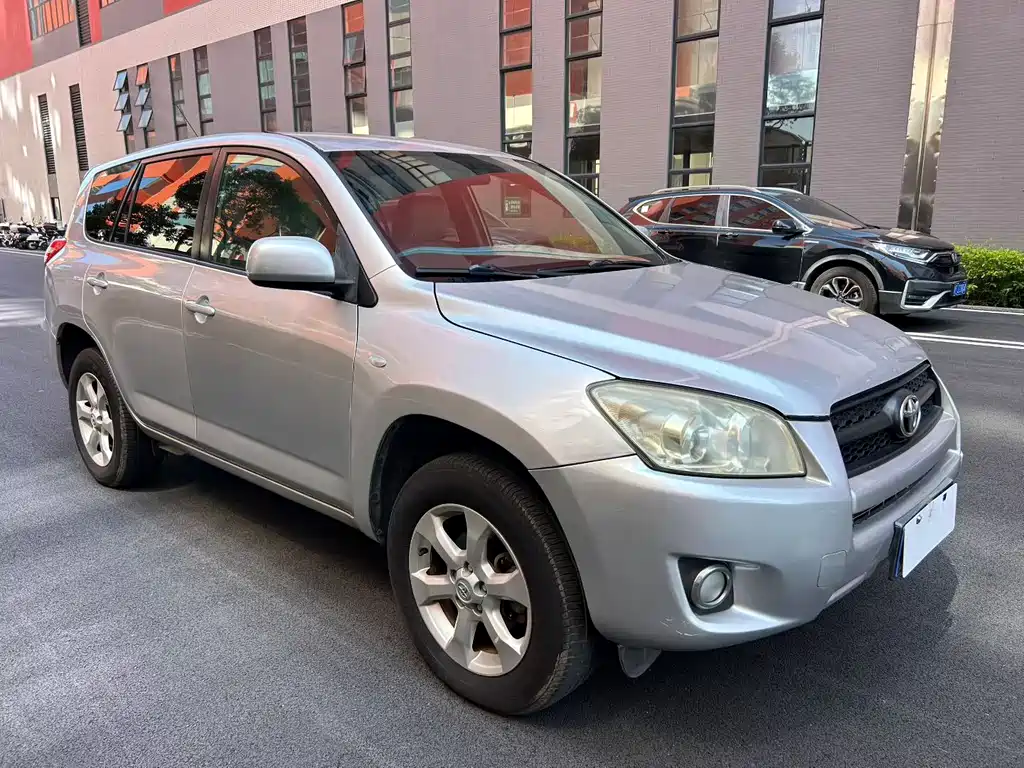 Toyota RAV4 — миниатюра 3