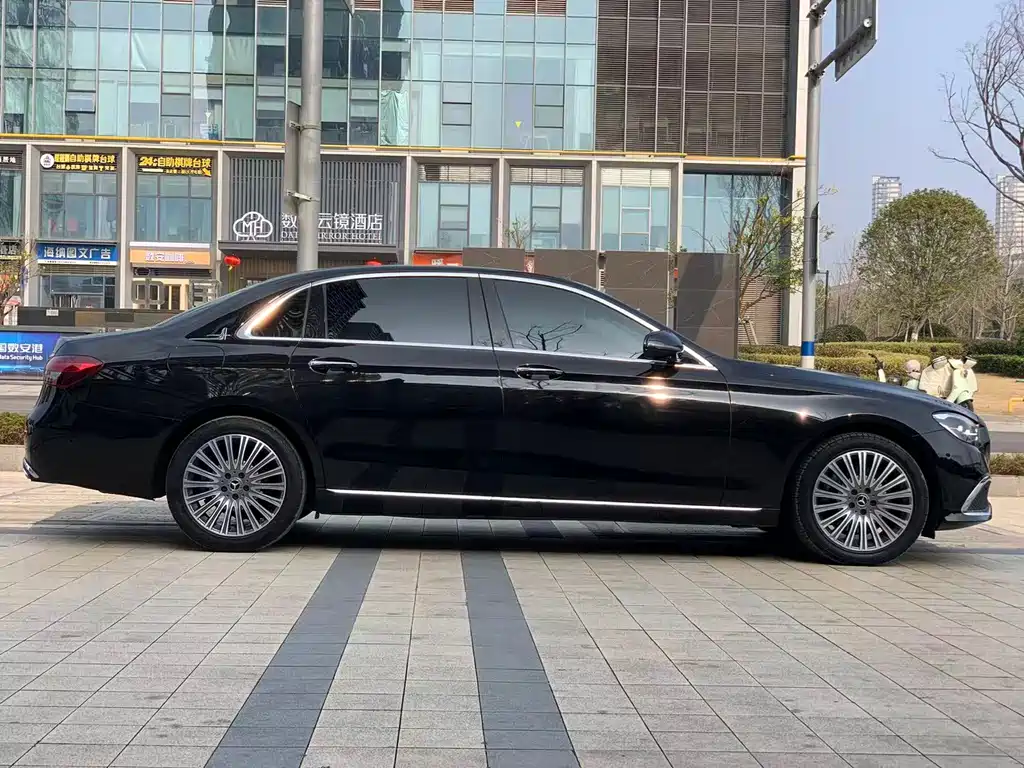 MERCEDES-BENZ E CLASS