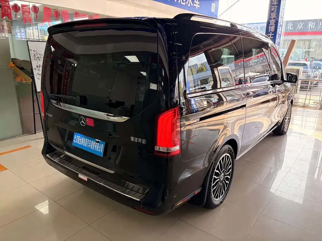 Mercedes-Benz V-Class — миниатюра 24