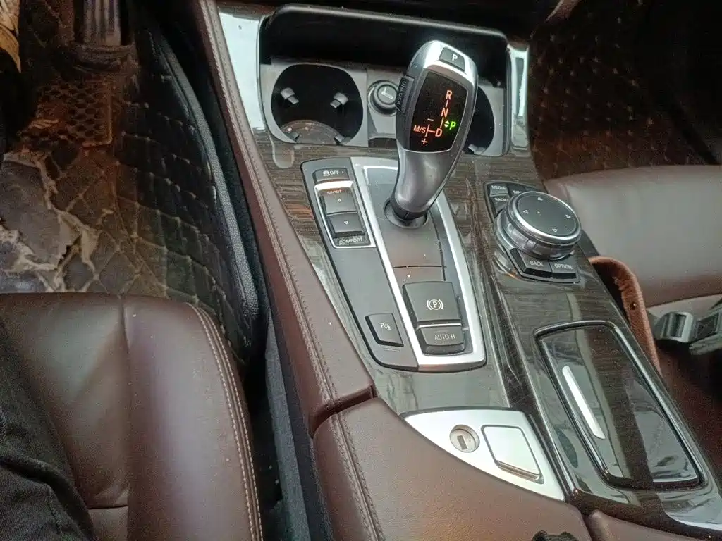 BMW 5 Series — миниатюра 10