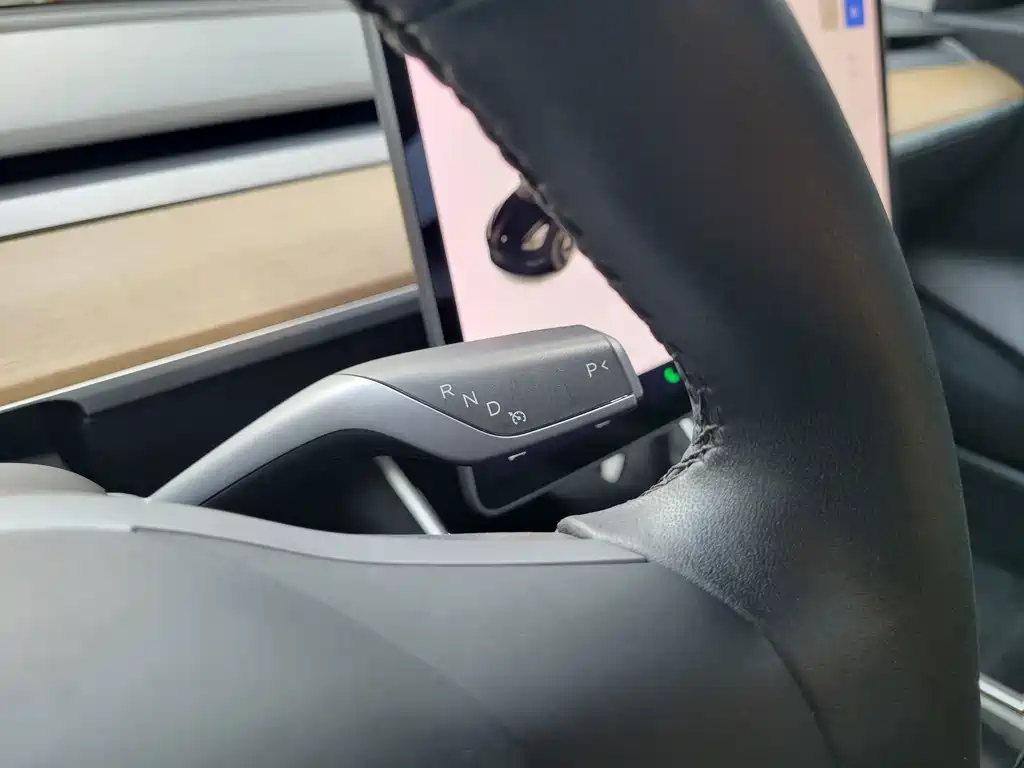 Tesla Model 3 — миниатюра 21
