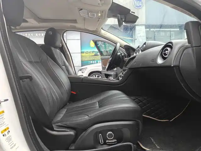 Jaguar XJ — миниатюра 12