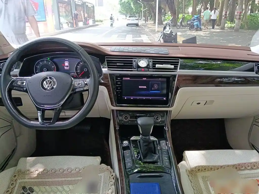 Volkswagen Phideon — миниатюра 6