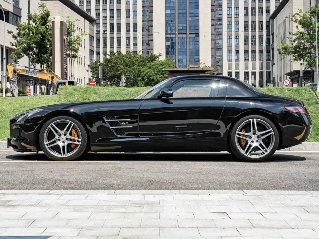 Mercedes-Benz SLS AMG — миниатюра 7