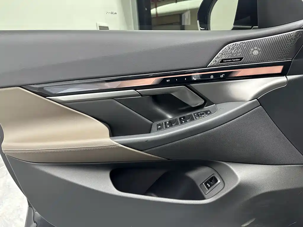 BMW 5 Series — миниатюра 19