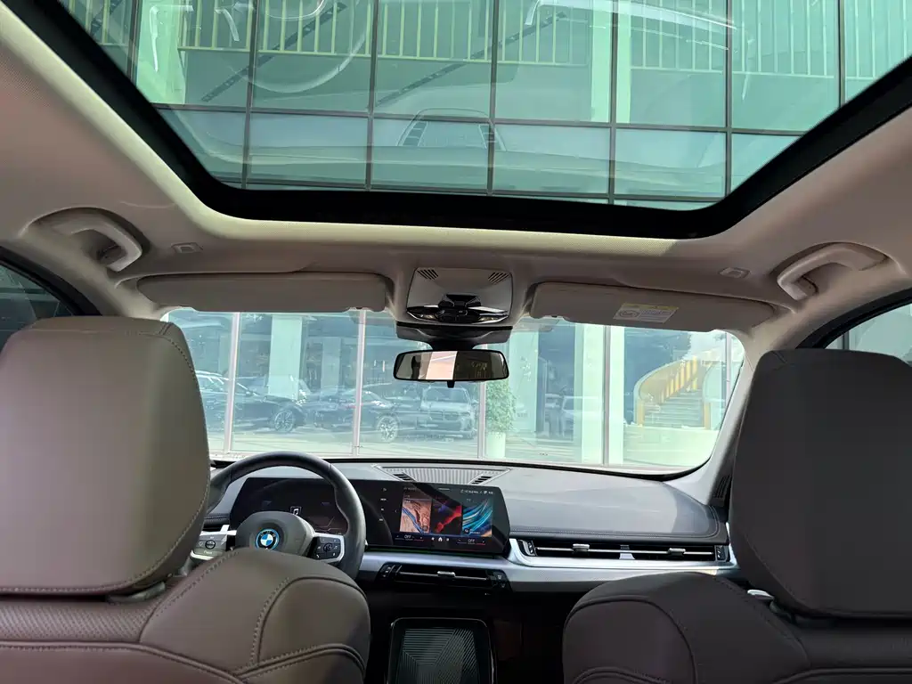 BMW iX1 — миниатюра 15