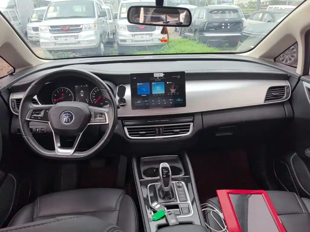 BYD MAX — миниатюра 10