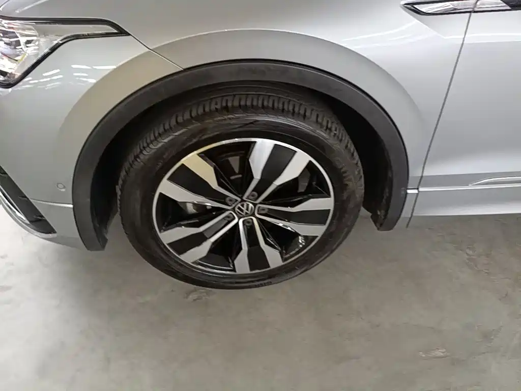 Volkswagen Tiguan L — миниатюра 23