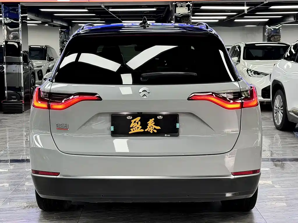 NIO ES8 2020 580KM мест