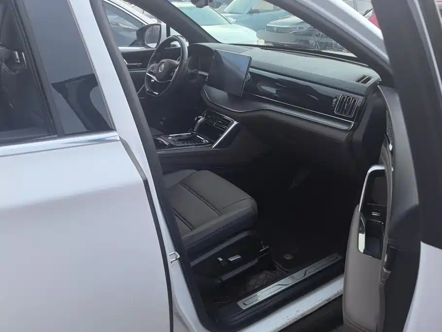 BYD Tang — миниатюра 8
