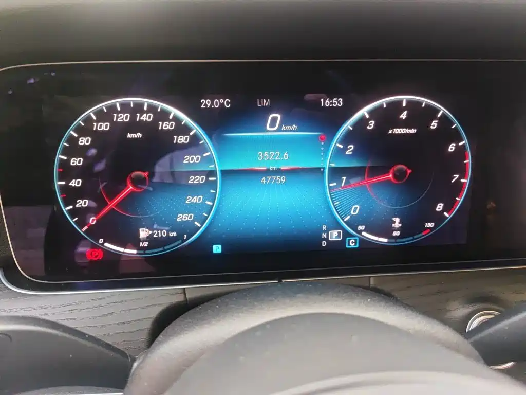 Mercedes-Benz E-Class — миниатюра 8