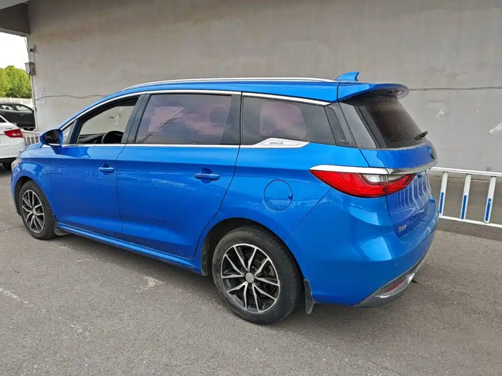 BYD MAX — миниатюра 5