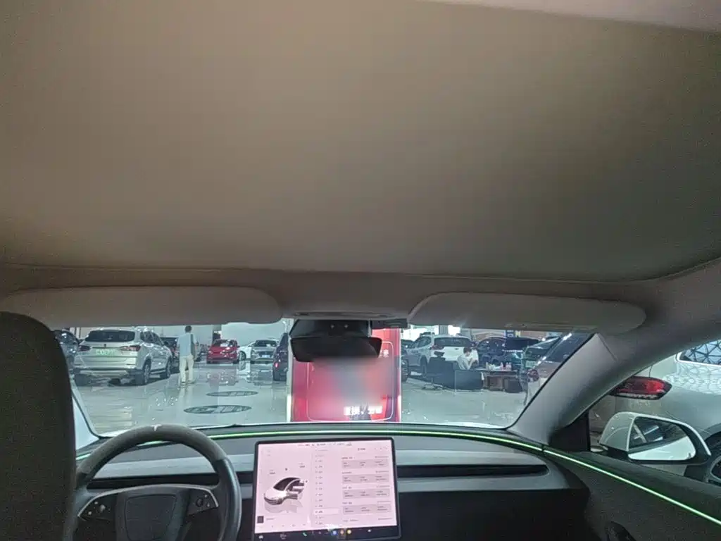 Tesla Model 3 — миниатюра 18