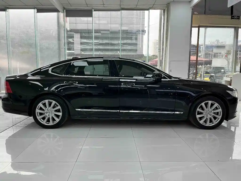 Volvo S90 — миниатюра 10