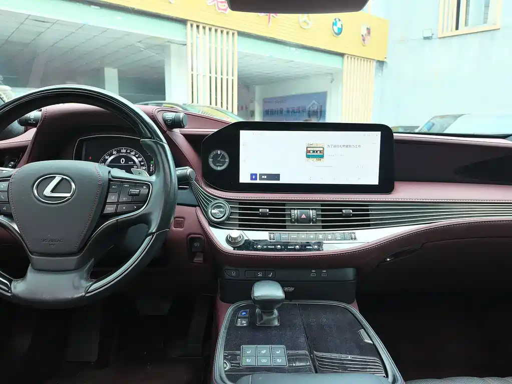 Lexus LS 2023 500h Luxury
