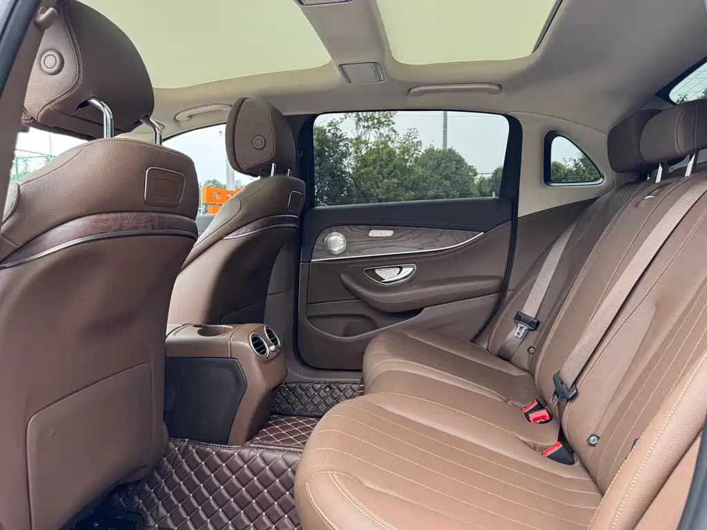 Mercedes-Benz E-Class — миниатюра 6